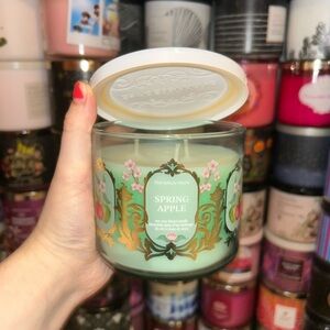 Bath and Body Works Spring Apple 3 Wick Candle